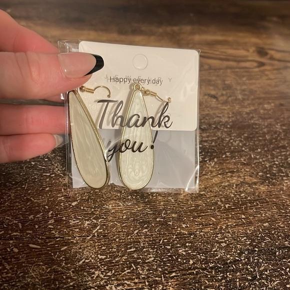 WHITE Drop Earrings - Picture 4 of 4